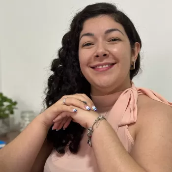 Larissa K. R. Mota